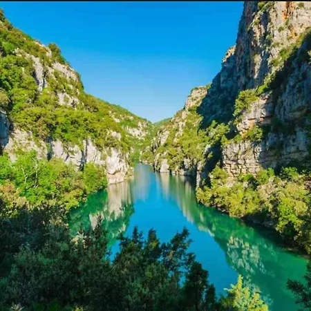 Hébergement de vacances Spacieuse Villa Tout Equipee Avec Piscine, Jardin Et Loisirs - Au Coeur De La Provence